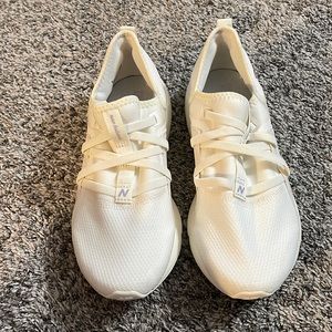 New balance women’s tennis shoes
